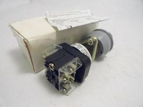 145137 New In Box, Allen-Bradley 800H-FPXQ10RA1 Pushbutton Switch, 120V Input