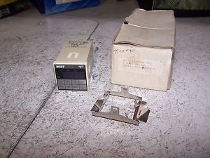 NEW WEST PYZ4TAY-0V TEMPERATURE CONTROLLER 85-265 VAC 8 PIN