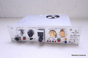 GRASS INSTRUMENTS LOW-LEVEL D.C  PRE-AMPLIFIER MODEL 7P1F