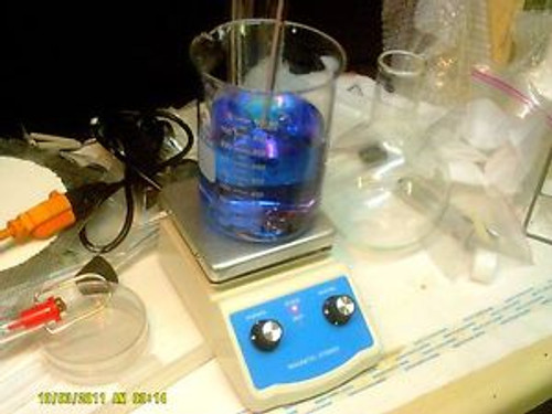 Lab hot plate with integrated magnetic stirrer. Dual controls