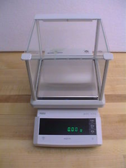 Mettler Toledo PG802 Balance Scale Range 810g Readability 0.01g w/Glass Incloser