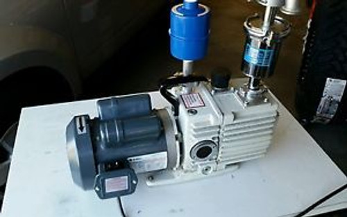 Leybold Heraeus Trivac D8A vacuum pump, GE 5KCR49SN0177T, 120VAC, Baldor