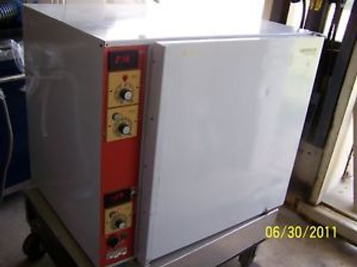 Heraeus B-5060EC-C02  Gas Jacketed Incubator