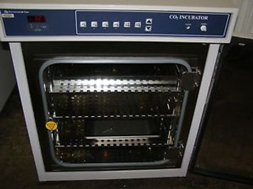 Barnstead LAB-LINE CO2 INCUBATOR for Labarotries Excellent Condition Model 494