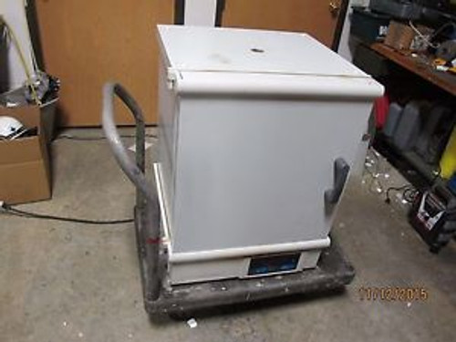 FISHER SCIENTIFIC 737F GRAVITY FLOW OVEN 115V 3.75 SF 50° to 275°C RANGE