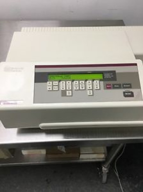 Molecular Devices - SpectraMax 340 PC Micro Plate Reader  Spectrophotometer