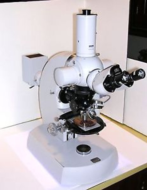 CARL ZEISS UNIVERSAL RESEARCH MICROSCOPE