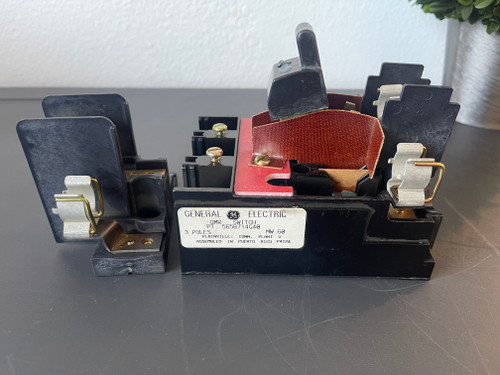 General Electric 565B714G40 3p Fusible Disconnect Switch