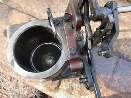 1964 Farmall 706 Gas Farm Tractor  3 Point Lift Cylinder