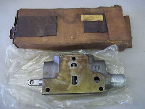 Dresser, International Harvester   Valve Section 383270R94 3800 Maybe 3820