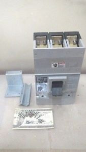 SIEMENS SENTRON HMXD63B800H BREAKER 800 AMP 600 VAC W/ 800 AMP TRIP & MOUNTING