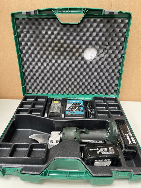 Greenlee Gator cutter cable ES32L ets8L, 2 batteries and charger in case