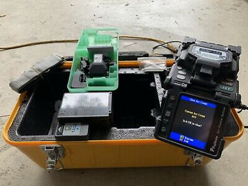 Fujikura 18S Fiber Optic Fusion Splicer W/ Ct-30 Cleaver 643 Arc Count