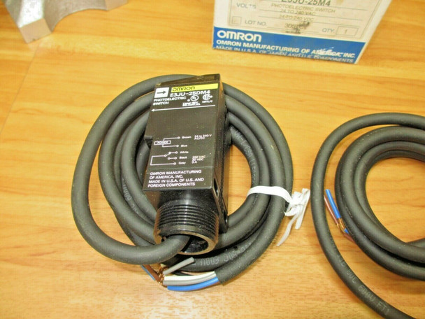 OMRON E3JU-25M4 *NEW* Photoelectric Switch E3JU-25DM4 and E3JU-25L