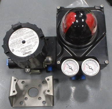 Flowserve 52247AT Apex 5000 Positioner w/ Flowserve NT3000 Transducer ...