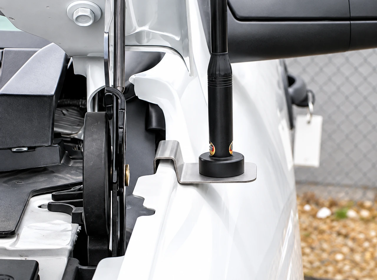 2003-2007 - Chevy GMC - Fender Mount Antenna Bracket - AV-ANT-DRV