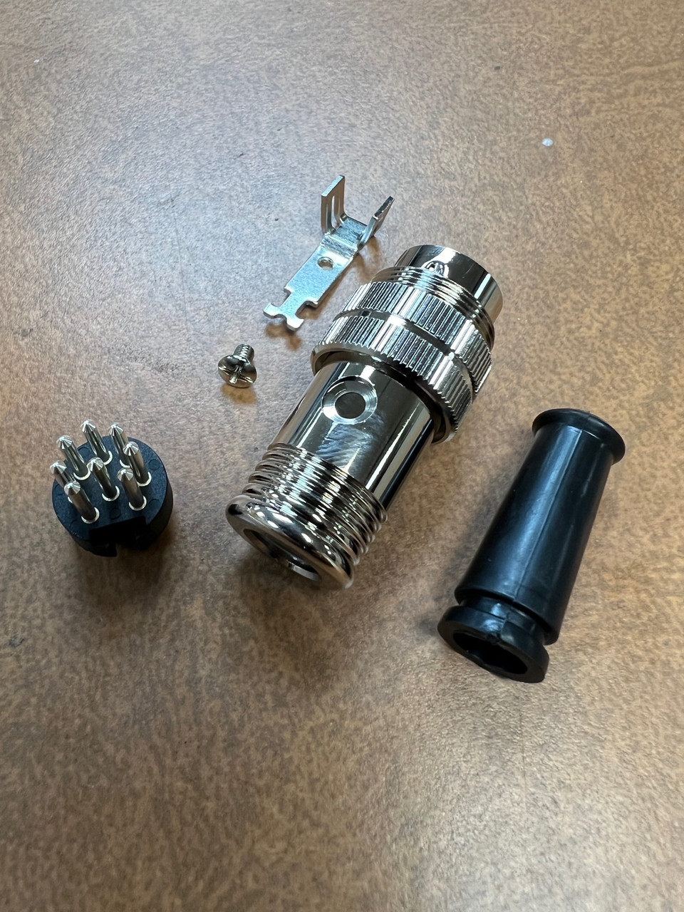 8-Pin - Standard DIN Plug Connector with Metal Shell DIN-36000M-8P