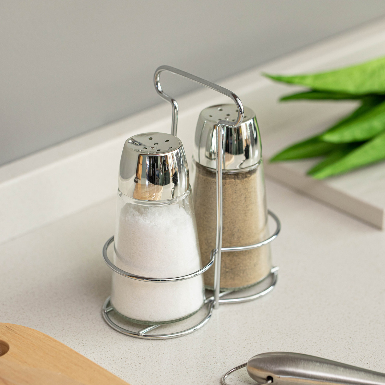 Basicwise Multifunctional Glass Salt and Pepper Shaker Set with