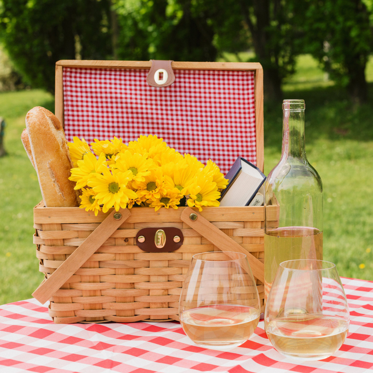 Buy Wholesale QI003624 Gingham Lined Woodchip Picnic Basket With