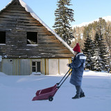 Heavy Duty Snow Rolling Remover with Wheels and Wide Blade, Red