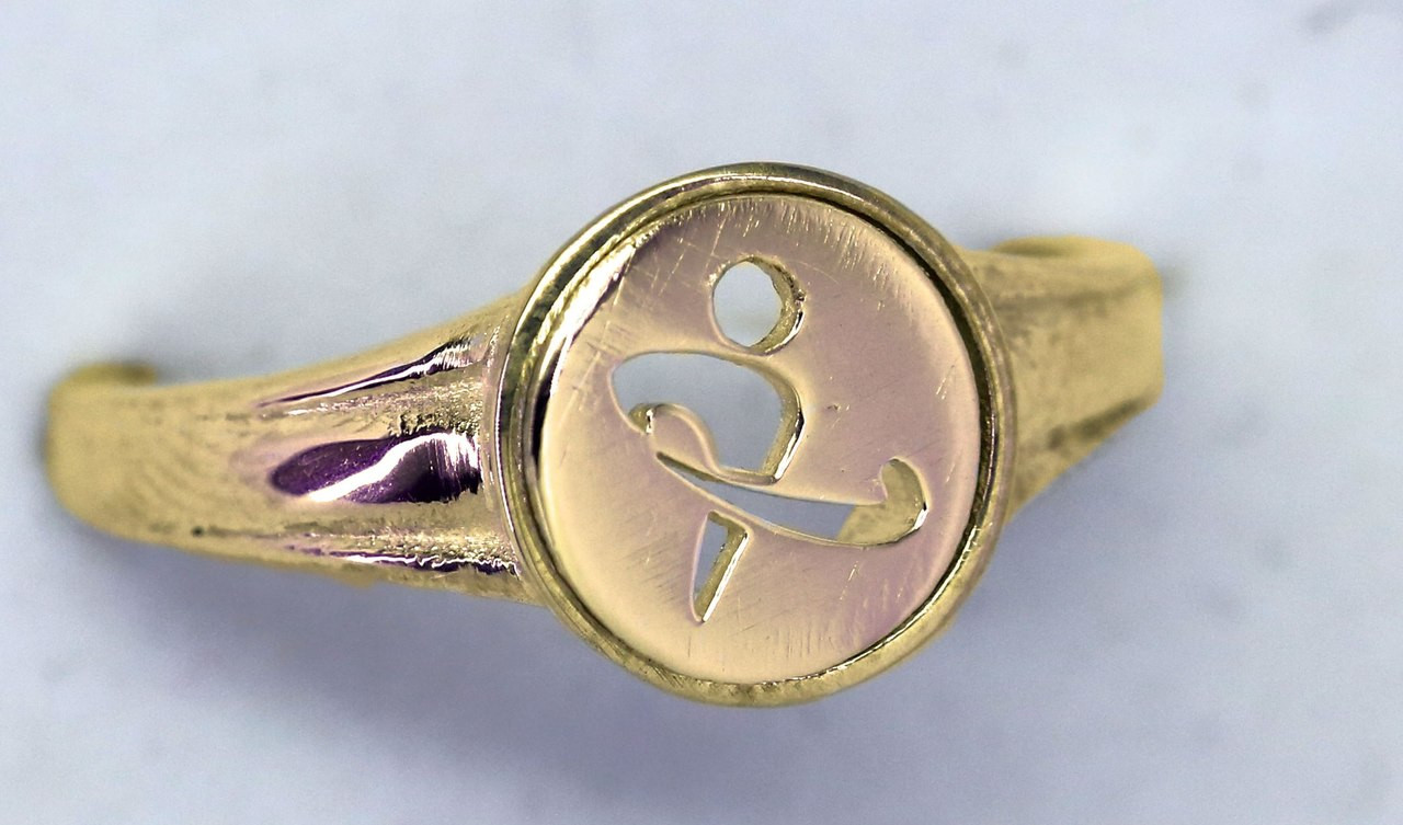  9ct  Gold Aus Rep Ring