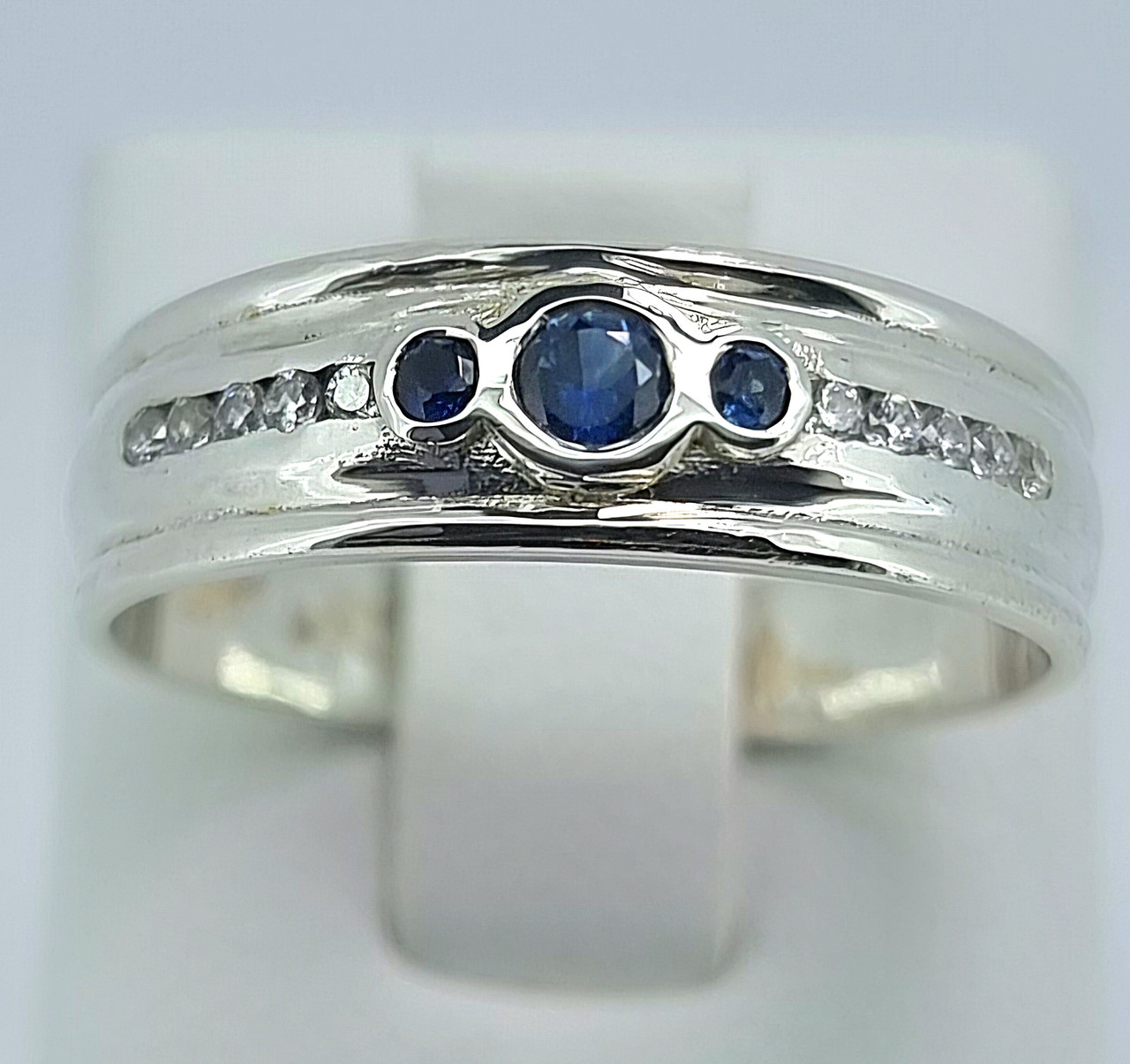 Stunning Silver Aus Sapphire ring