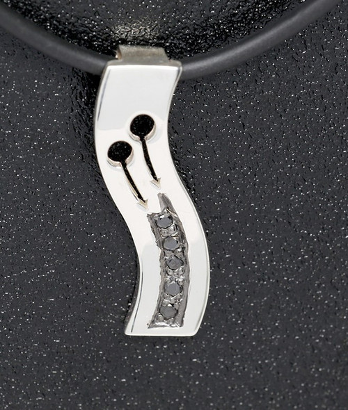 Silver M/M Necklat  5 x Black Diamonds 
