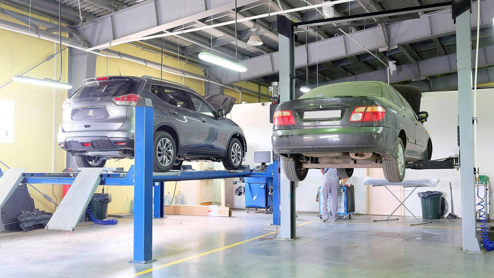 Four Benefits of Using 4-Post Car Lifts in a Small Garage