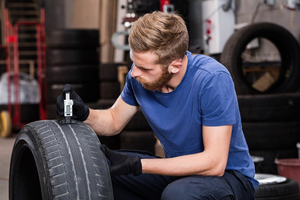 Auto Tire Changers: 4 Common Tire Mounting Mistakes to Avoid