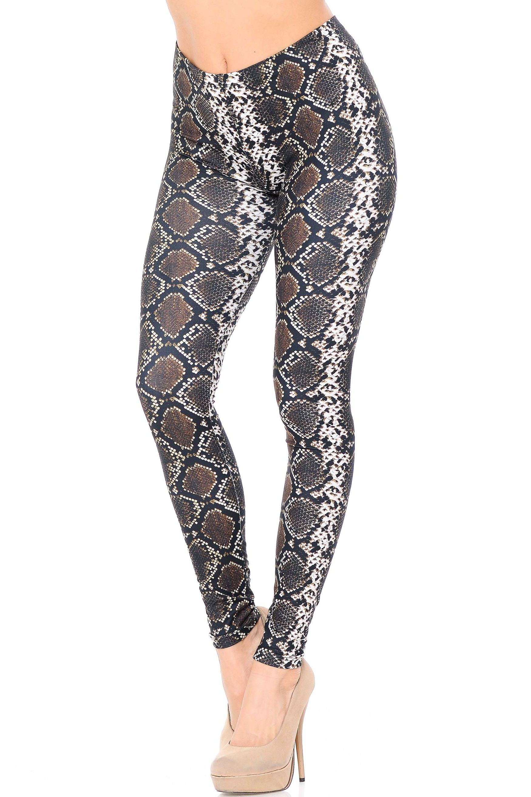 These Double Brushed Brown Boa Snakeskin Leggings feature an all over neutral toned reptile print design that gives you a sexy and edgy aesthetic.