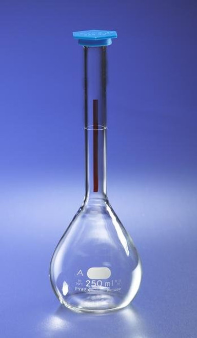 Corning 5600-2L PYREX® 2LT Class A Lifetime Red Volumetric Flask with Polyethylene Snap-Cap