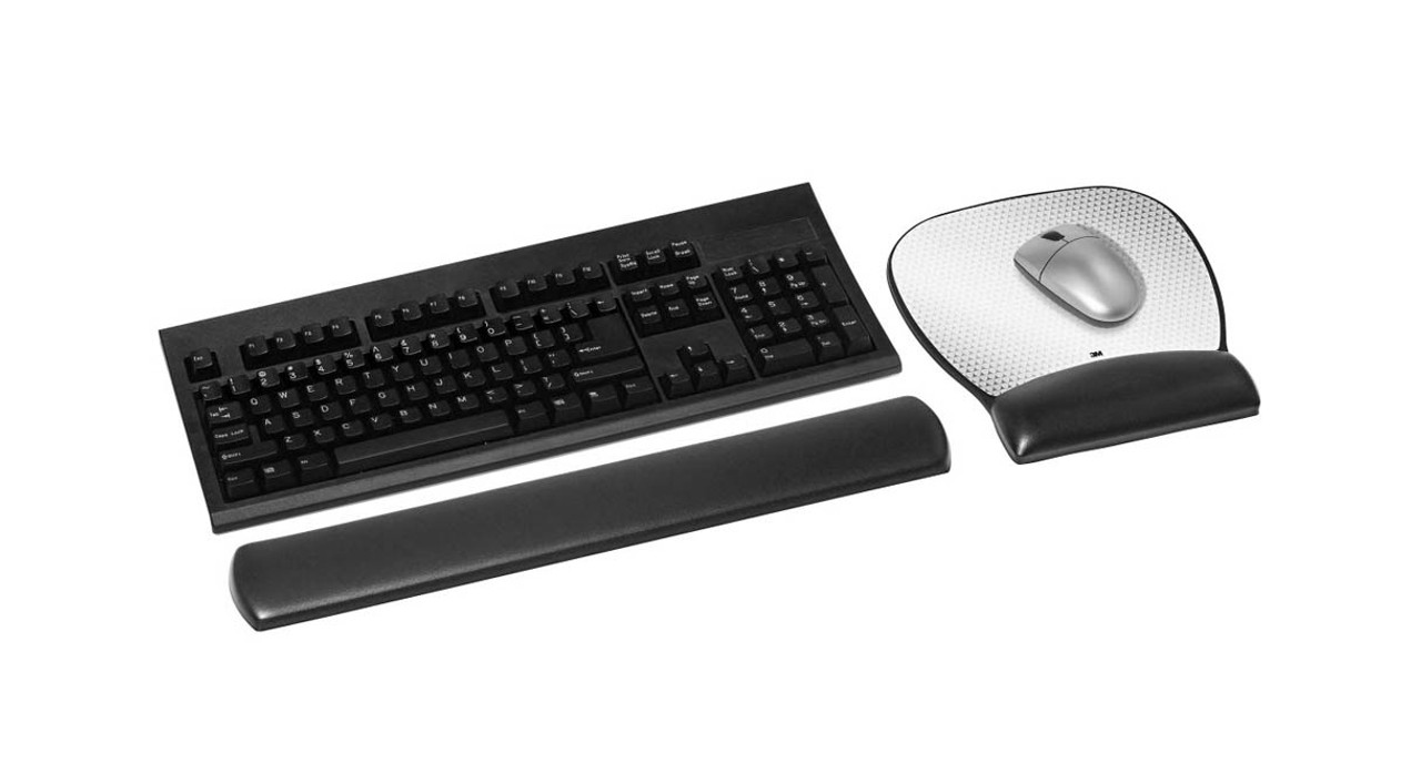 Non-skid base keeps the 3M Gel Wrist Rest where you need it Non-skid base keeps the 3M Gel Wrist Rest where you need it