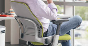 Leaps and Bounds: Comparing the Steelcase Leap Chair and Humanscale Freedom Chair