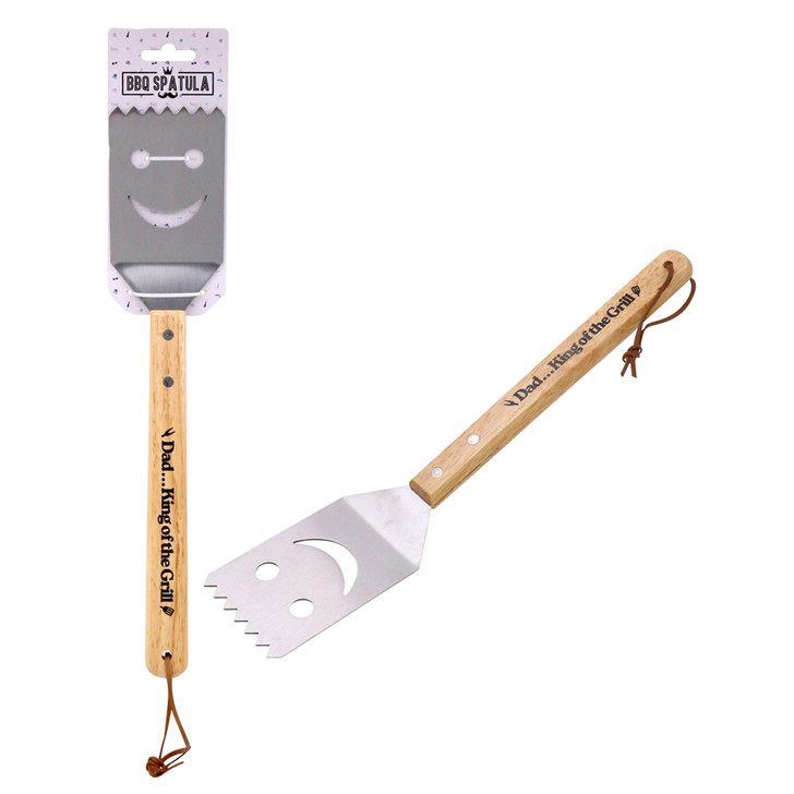 FD2619 BBQ Spatula
$ 4.20 plus GST
When you have the right tools, anything is possible!  Dad will love cooking up a storm on the BBQ with our awesome BBQ Spatula!  Make a BBQ pack with our BBQ Apron or BBQ Mitt.  Product length 35cm.  New design.
Product Info: heavy duty stainless spatula, with wooden handle with logo that says “Dad…King of the Grill”, ideal for BBQ use.  Has a smiley face in the spatula.  Handle width is 2.5cm.