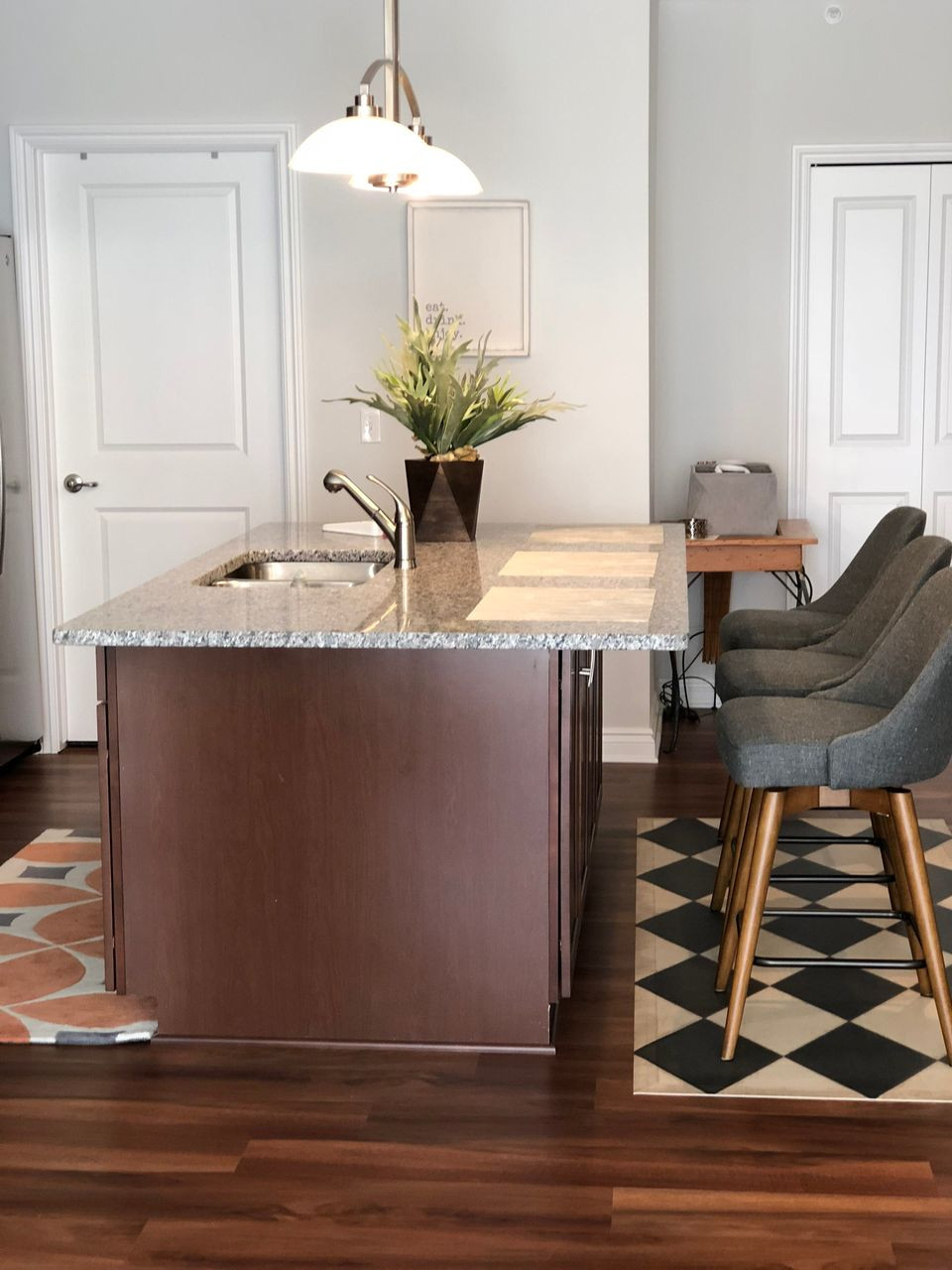 Pura Vida customer use of Diamonds vinyl floor cloth in a kitchen