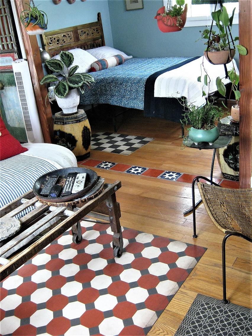 Williamsburg Octagons Lee - vinyl floor cloth as used in an  apartment 