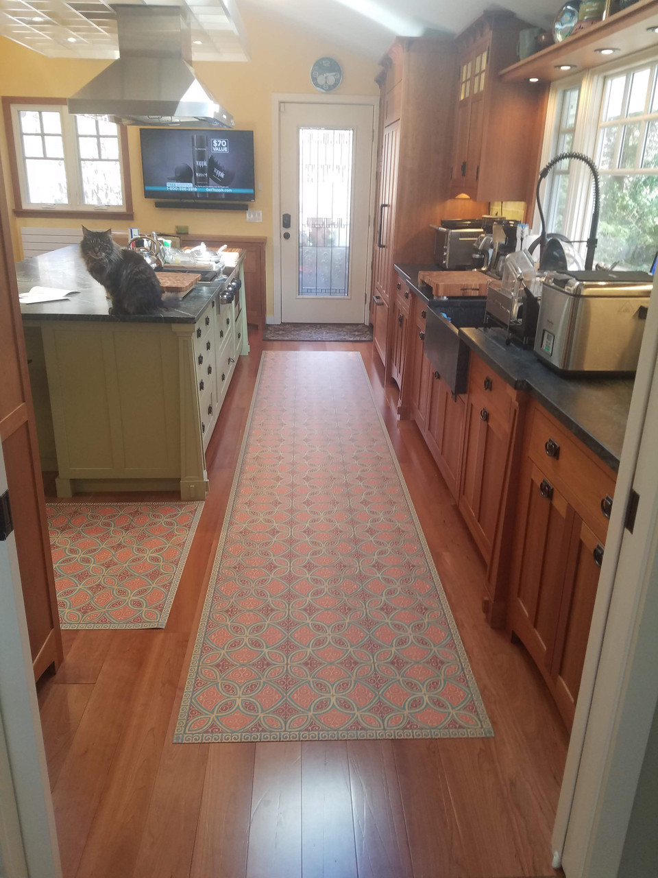 Pura Vida customer use of Suleiman vinyl floor cloth