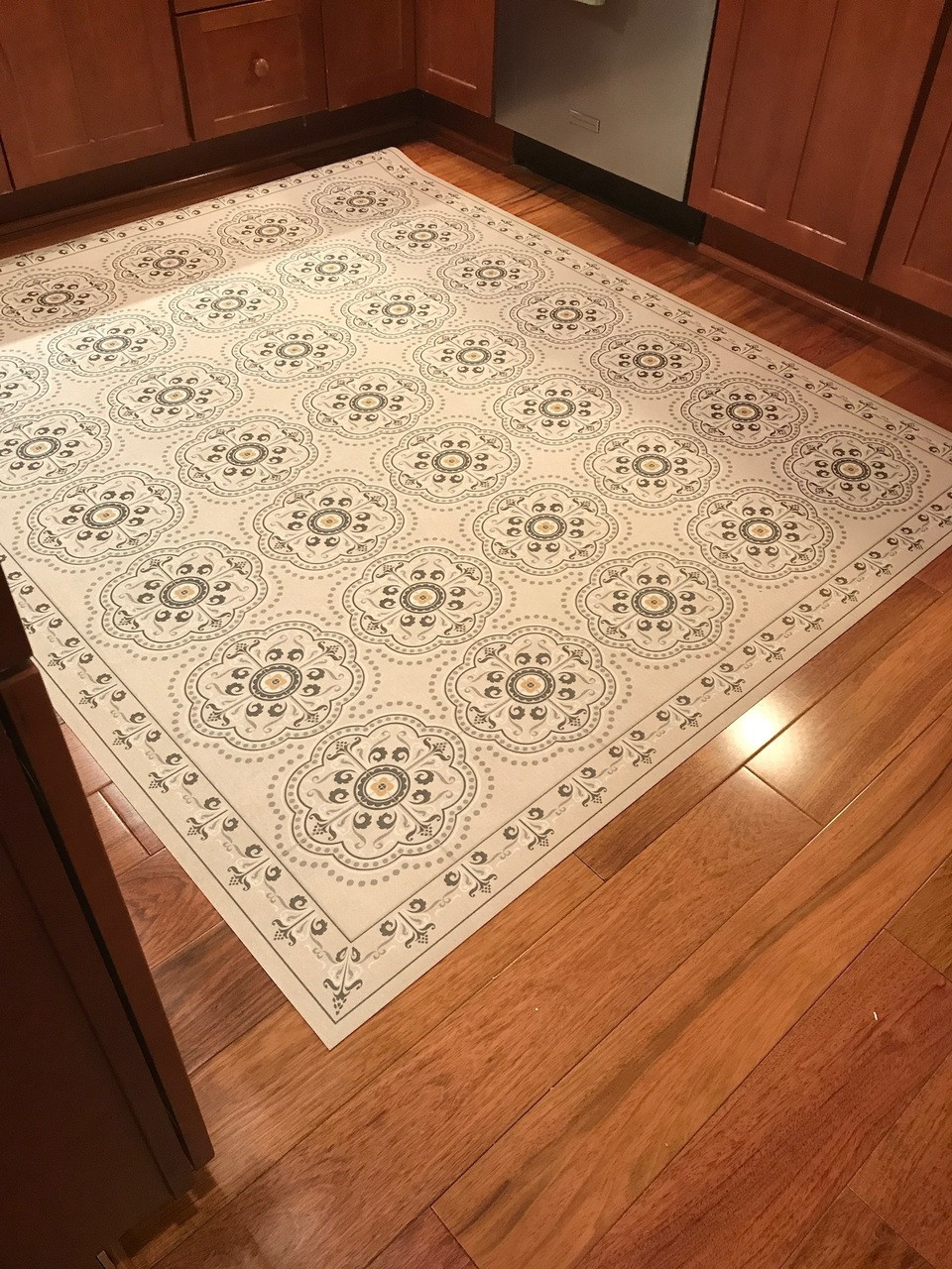 Pura Vida customer use of Nearest and Dearest vinyl floor cloth