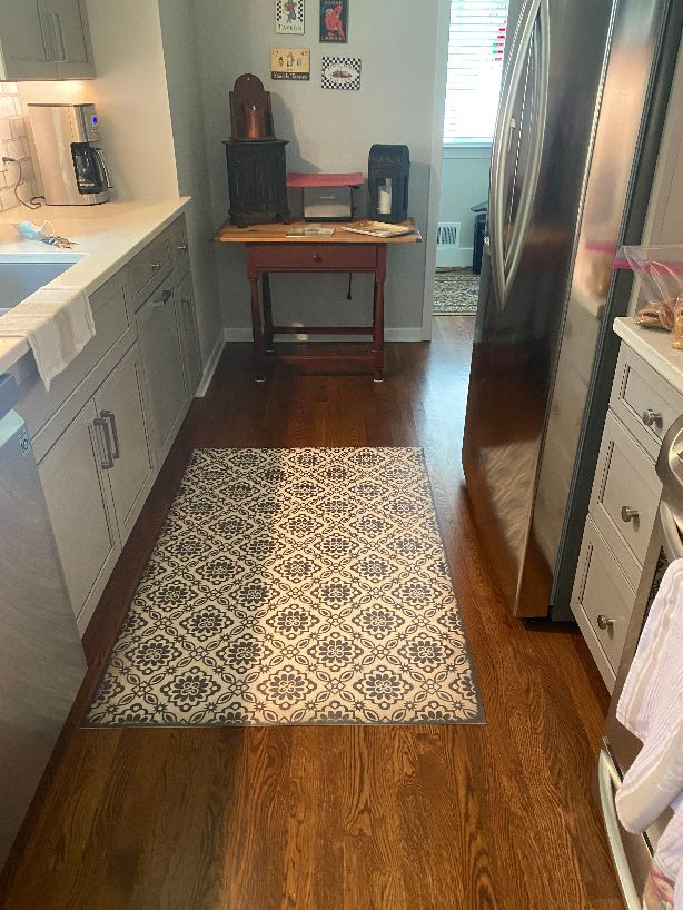 Williamsburg Bookbinder Davis - vinyl floor cloth use of a 38x56 in a kitchen 