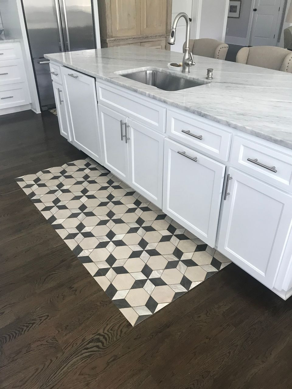 Pura Vida customer use of Starman vinyl floor cloth