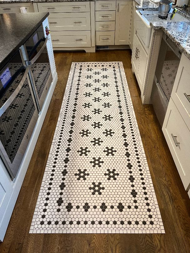 Pura Vida use of a 36x115 Clemont Ave runner