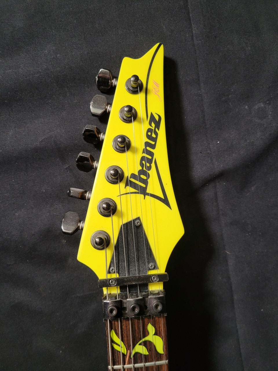 W*3様 Ibanez JEM 777V Steve Vai 1989年 1989 Ibanez Steve Vai Jem 777 VDY Desert Yellow (W626) - Tundra