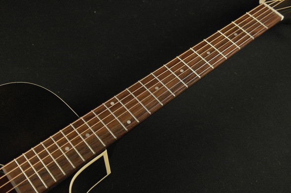Art & Lutherie Legacy Concert Hall Cutaway - Faded Black QIT 876 Art & Lutherie Legacy Concert Hall Cutaway - Faded Black QIT 876