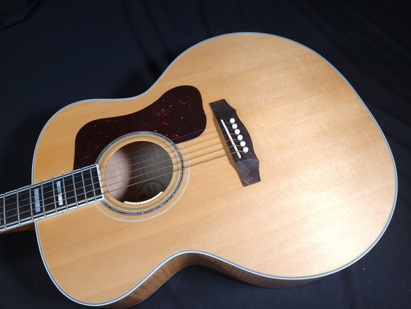Guild F-55e USA Flame Maple Lacquer Cracks (W325)
