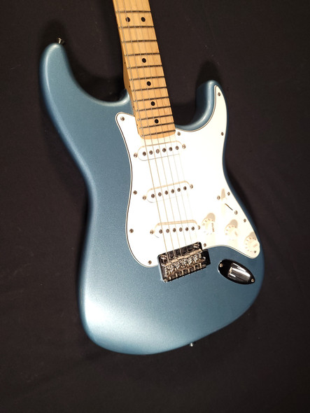 Fender Player Stratocaster Tidepool with Epiphone Gig Bag  (W494)