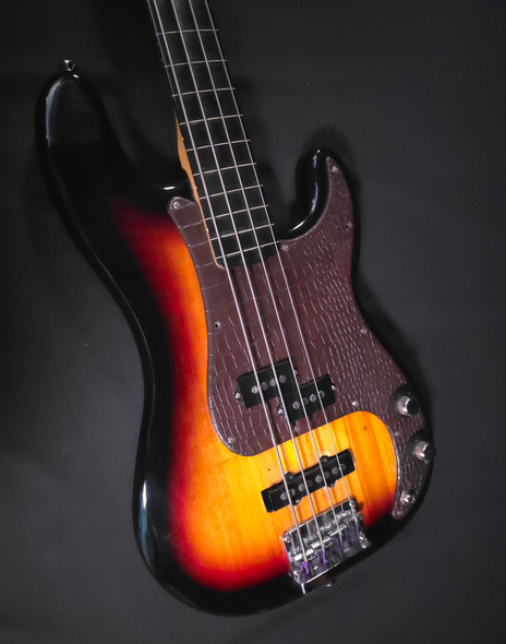(SQX426) Squier Bass Snakeskin Pickguard (W034)