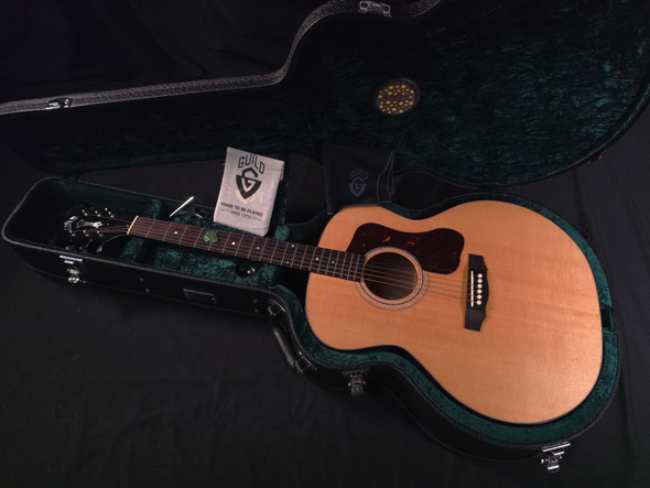 (G25) Guild	F40 Traditional Natural	 Lacquer Checking (W274)