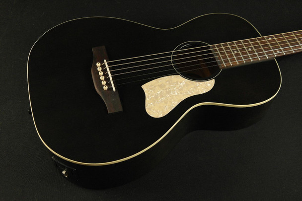 Art & Lutherie Roadhouse Parlor Acoustic/Electric - Faded Black (833)
