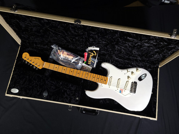 Pre-owned 2006 Fender Eric Johnson Stratocaster White Blonde (FENCX1-W240)