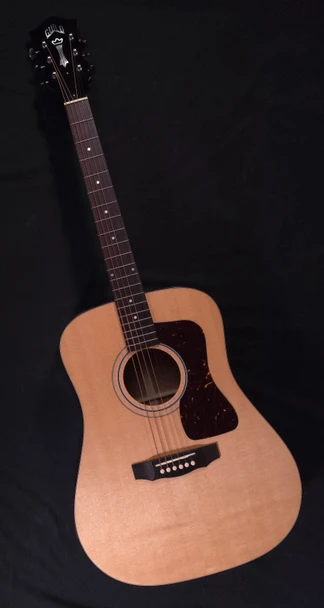 (G32) Guild D-40 Traditional (W116)